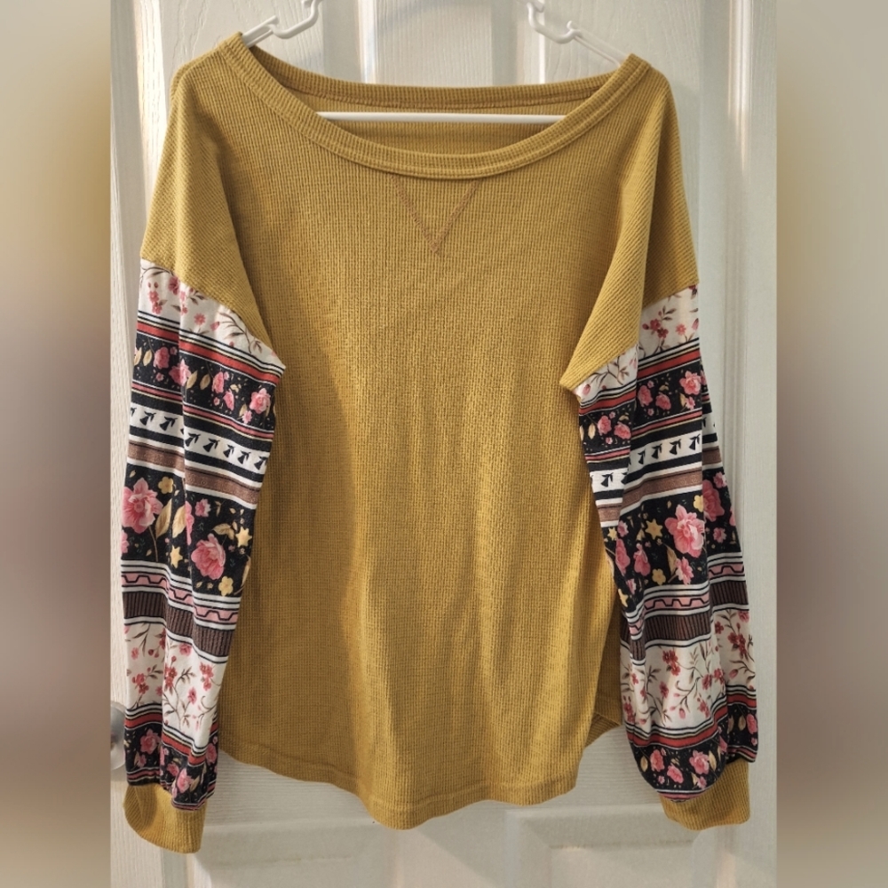Flower pattern, peasant sleeves, yellow top